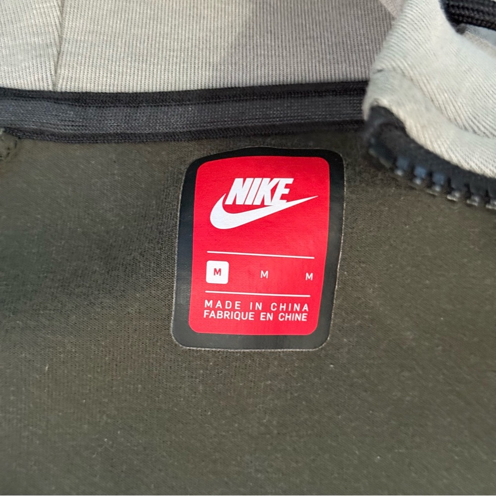 nike tech - Picture 5 of 11